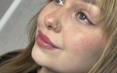 Modelowanie ust – Precyzja zamiast przerysowania.